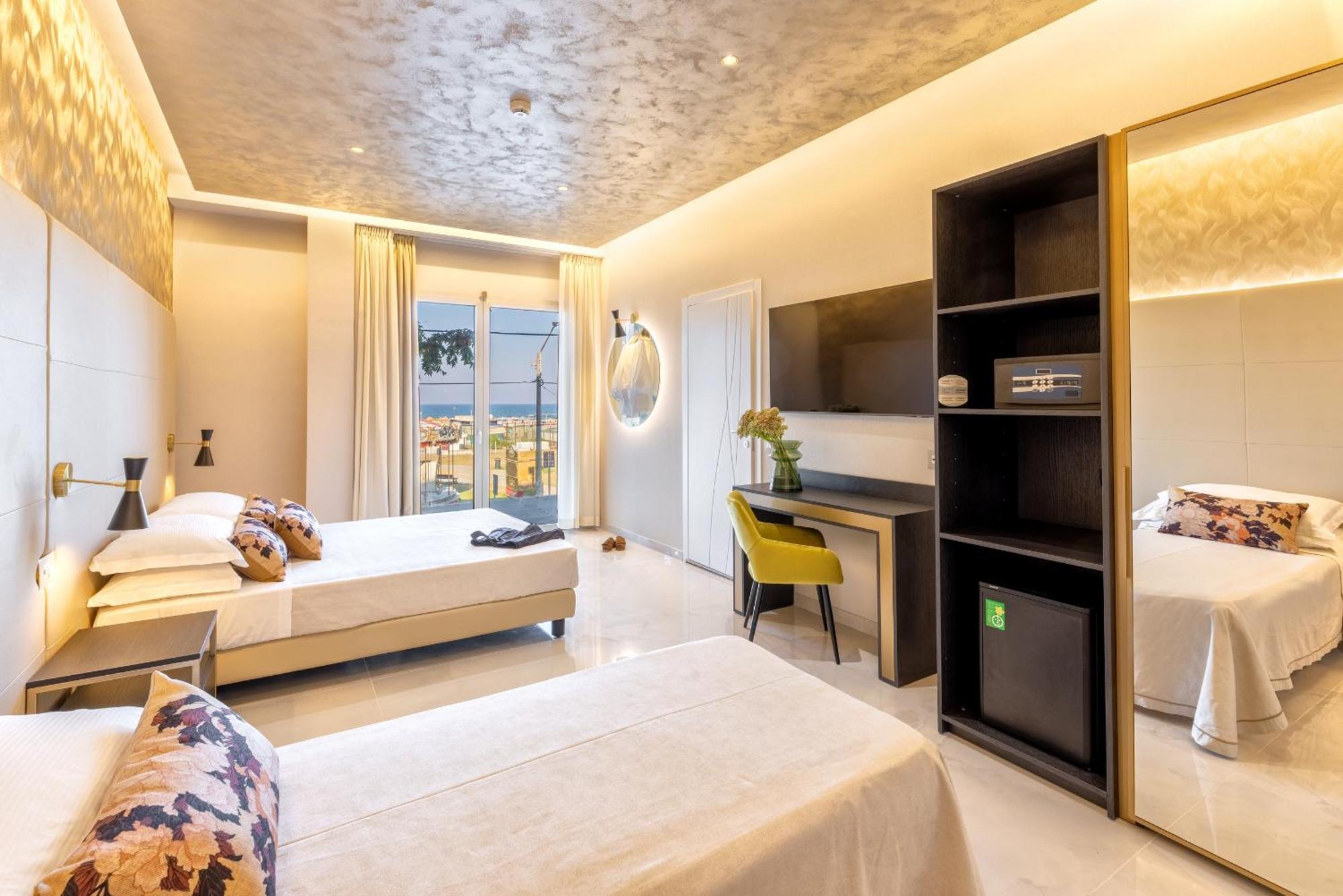 Hotel Mondial Rimini Esterno foto